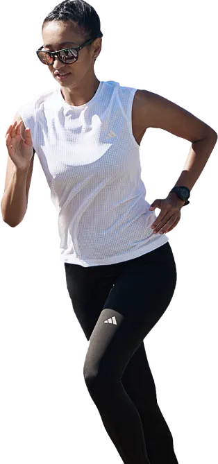 chica corriendo derecha